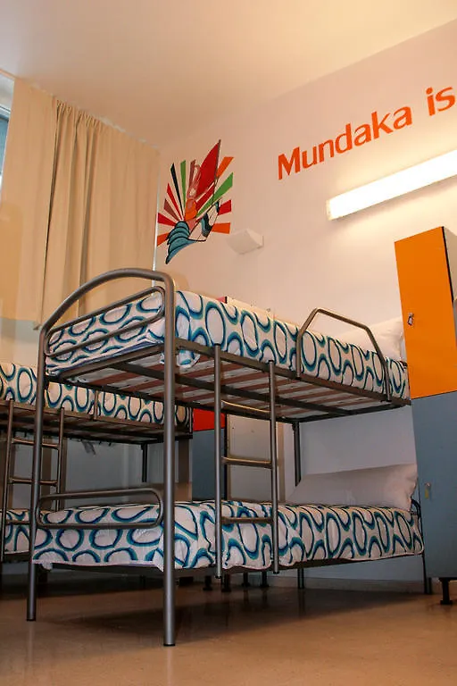 Mundaka Hostel & Sports Cafe 0*,