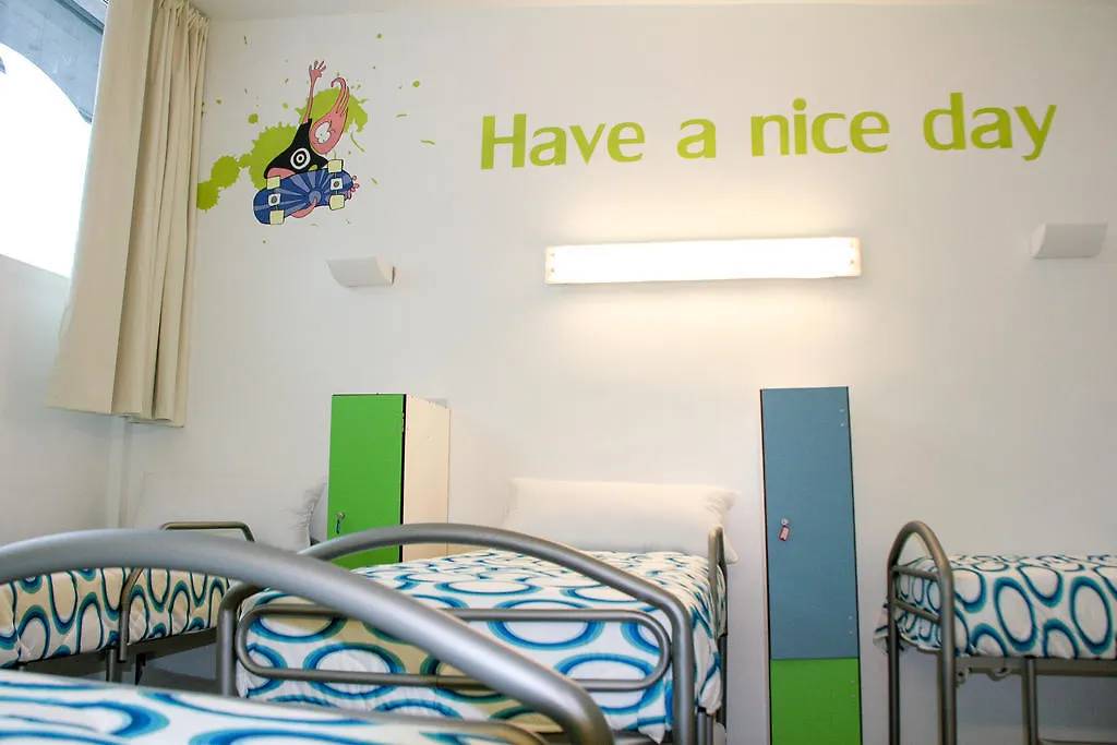 Mundaka Hostel & Sports Cafe